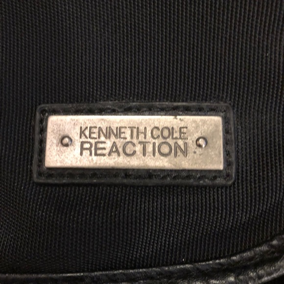 Kenneth Cole Reaction Men’s Leather 15.6” Black Laptop Flapover Messenger Bag - Picture 2 of 8